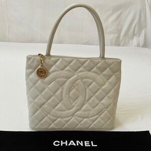 CHANEL Vintage Caviar Medallion Tote White